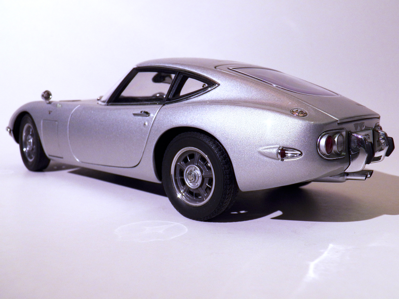 Illustration for article titled LaLD Car Week 1:18 AutoArt Toyota 2000gt